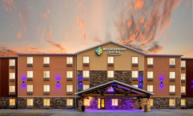 Quad Cities Hotel | WoodSpring Suites Davenport Quad Cities