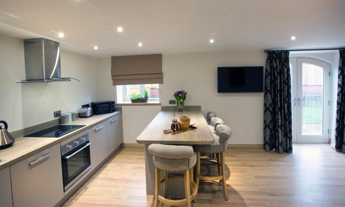 Astbury Casa | Woodspurge Cottage, Drift House Holiday Cottages