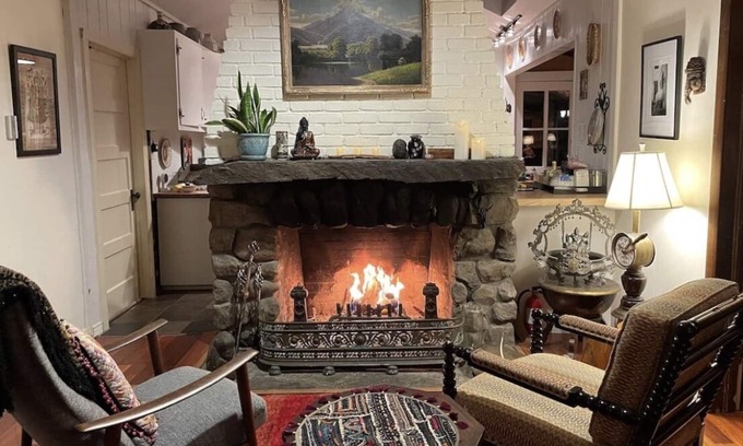 Glenford Cabaña | Según lo visto en los cazadores de casas de HGTV y el Times de Nueva York, Woodstock Cedar Cottage + Jacuzzi