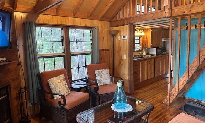 Kingsley Casa | Woodsy and Private- Rustic Cabin
