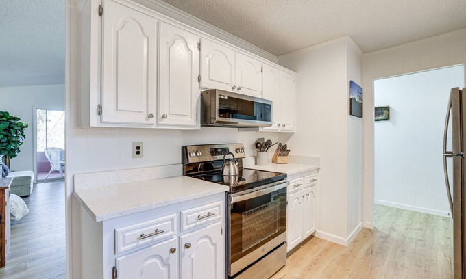 Bella Vista Cabaña | Woodsy Bella Vista Vacation Rental w/ Game Room!