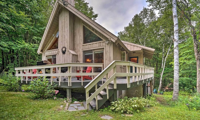 Wardsboro Cabina | Woodsy Cabin w/ Fire Pit ~ 8 Mi to Mount Snow