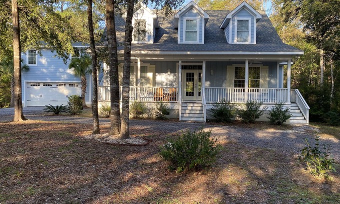 Pawleys Island Casa | Woodsy Coastal Escape
