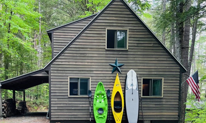 Bridgton Cabina | Woodsy Highland Lake Cabin, Water access, Near Naples, Skiing and Golf