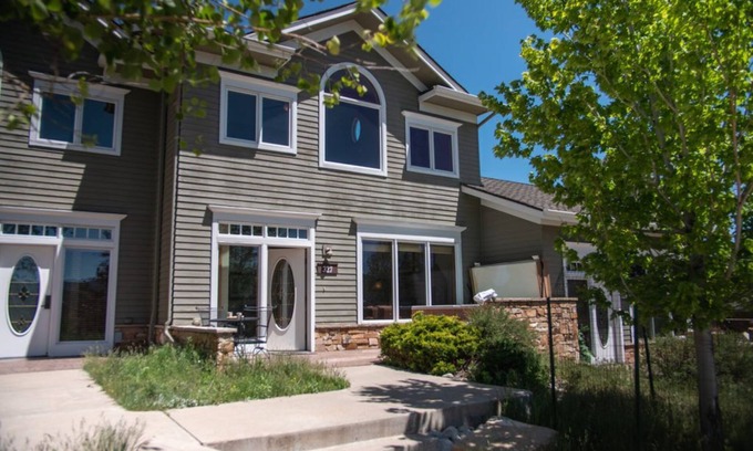 Stanley Hills Condominio | Woodsy, lodge-style condo with stellar views of the Rockies!