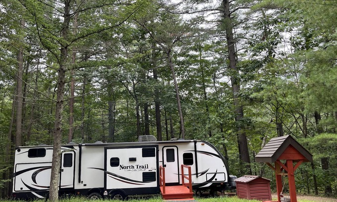 Petersburg Casa | Woodsy private RV for your Happy Valley getaway.