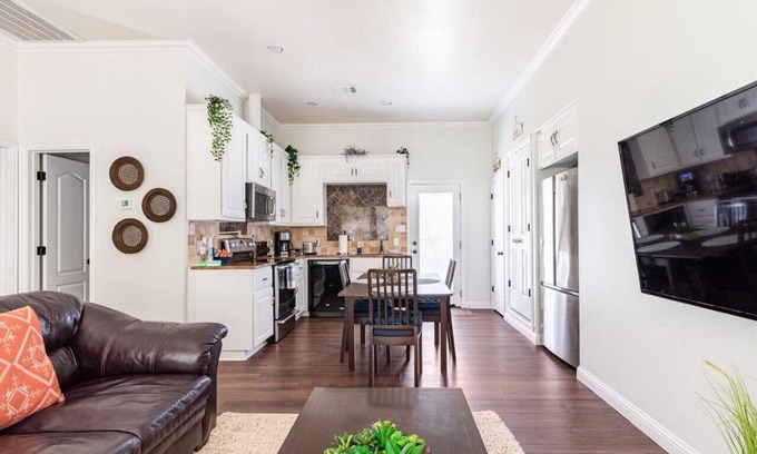 Manchaca Casa | Woodsy Retreat Private 2BD/1BA Covered Parking