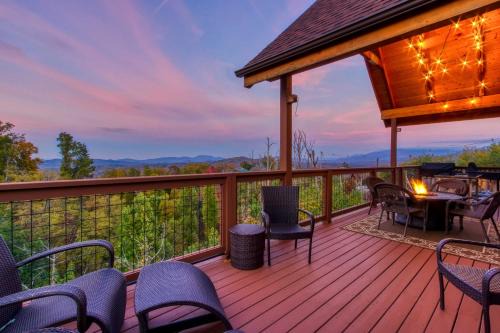 Chalet Village North Casa | Woodsy Retreat with Fire Pit and Resort Amenities