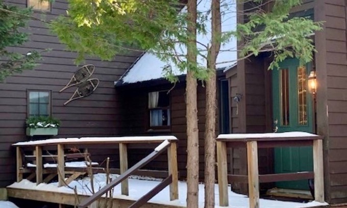 Carrabassett Valley Casa | Woody Creek On-Mountain Ski House - 6 habitaciones, capacidad para 12, bañera de hidromasaje, mesa de billar