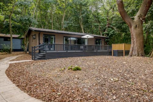 Woolverstone Casa | Woolverstone Marina and Lodge Park