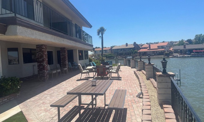 Spring Valley Lake Casa | WORK and PLAY. Beautiful, Spacious LakeFront home located in Victorville Ca.