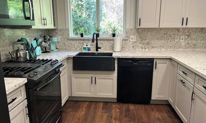 McKinleyville Casa | Work at home in this remodeled/newly furnished house; fully fenced/private yard