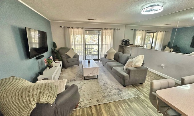 Niceville Condominio | Work & Family Travel Friendly-Pool, Marina, Golf with Fee
