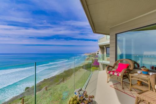 Solana Beach Apartamento | Work Friendly Oceanfront SURF25 Condo