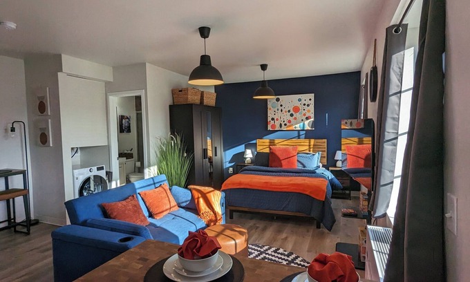 New Center Detroit Apartamento | Work/Play Base: Park Free, 10mins DTWN, Fast WiFi
