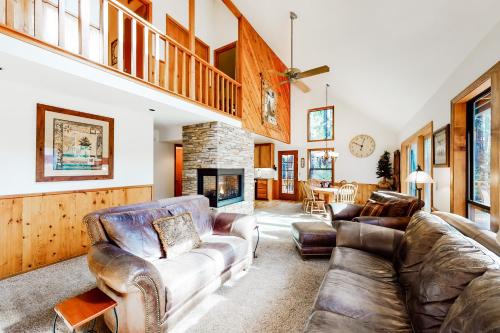 Arnold Casa | Worth The Waite