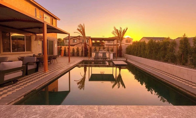 Coachella Casa | WOW! 7 bedrooms! 10 beds! Villa Secreta