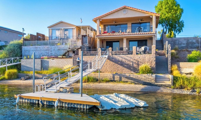 Bullhead City Casa | Wow! Amazing Riverfront Home!