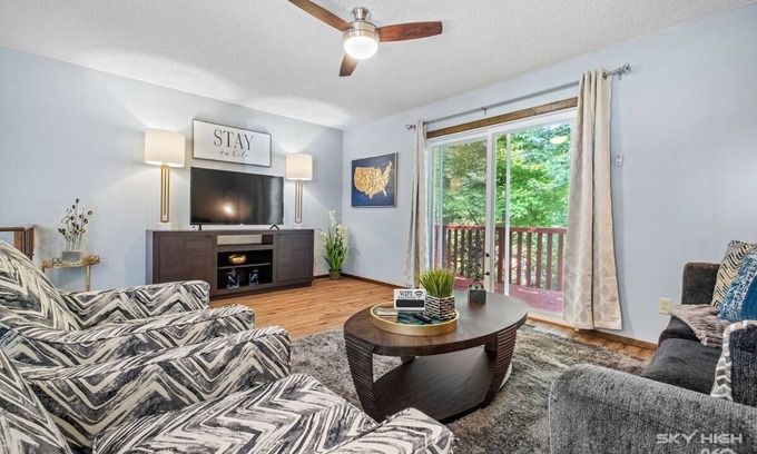 Bella Vista Casa | WOW! Fabulous Townhouse Walking Distance To Golf, Playground, Trails & More