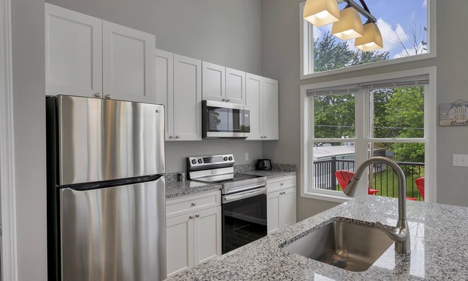 Lakeview Condominio | WOW...Great open water views, big deck and a perfect location