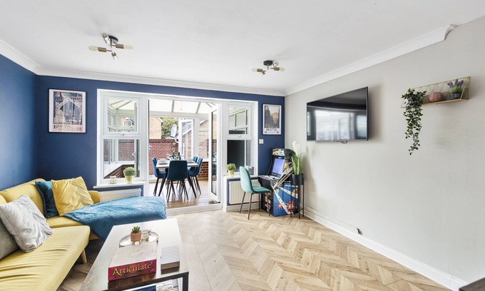 Hanham Casa | Wow Modern house 5 Bed, 4 Bath. 2 Parking Spaces!