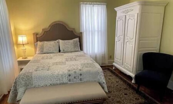 Atchison Casa | WOW! Near MGP; Benedictine <2 miles. 3br 1.5 BA