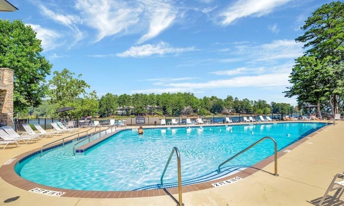 Salem Casa | WOW! Spacious Town home - prestigious gated community w/Golf, Pool & Lake Access