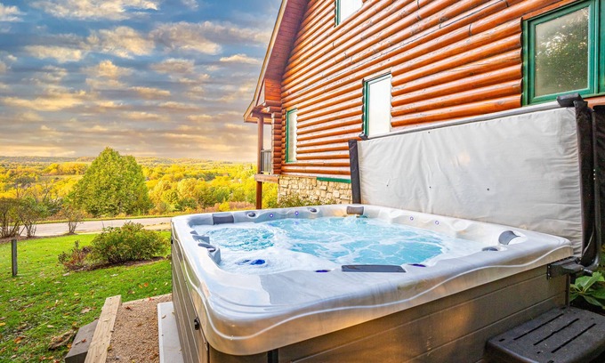 The Galena Territory Cabina | WOW! Unique Galena Dream Cabin. Hot Tub, Games, Fire Pit, Fully Stocked.