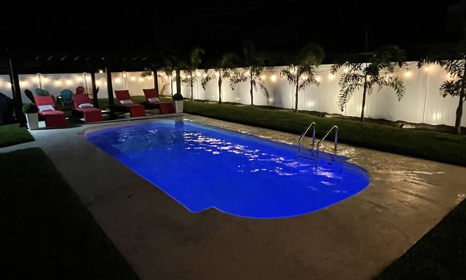 Seminole Casa | ☀️WOW☀️ UPDATED with HEATED POOL & HOT TUB HOME 5 MIN TO BEACH 3BD 2BA 2 KING BEDS