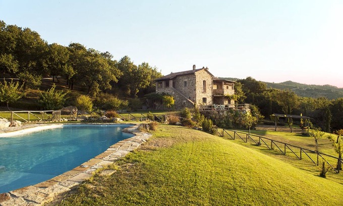 Castiglione d'Orcia Villa | Villa rodeado de olivares y prados con vistas al valle de Bagno Vignoni