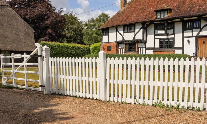 Etchinghill Cabaña | WREN COTTAGE, family friendly, character holiday cottage in Lyminge