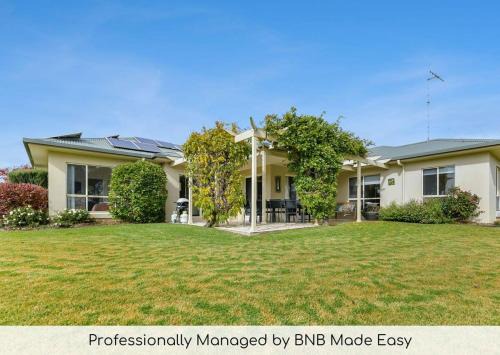 Orange Casa | Wren Hill - Dreamy Home with Spectacular Views