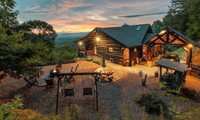 Whittier Cabina | Write your next chapter at Story Lodge!