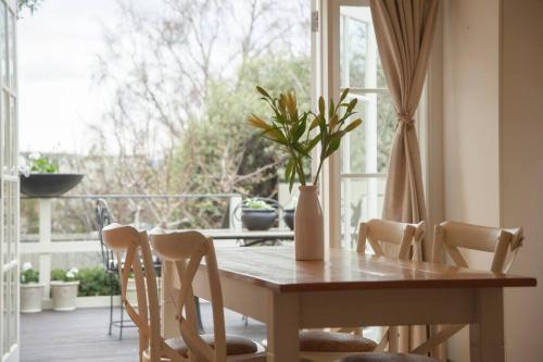 North Hobart Casa | Writer's Cottage, luxurious oasis in the heart of North Hobart