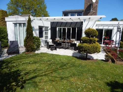 Bruinisse Casa | Wunderschoenes-freistehendes-Ferienhaus-an-der-See-Sauna-Strand-Yachthafen-WLAN