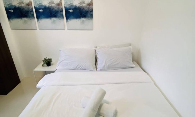 Mandurriao Apartamento | WV Towers Studio with Balcony & Pool Access