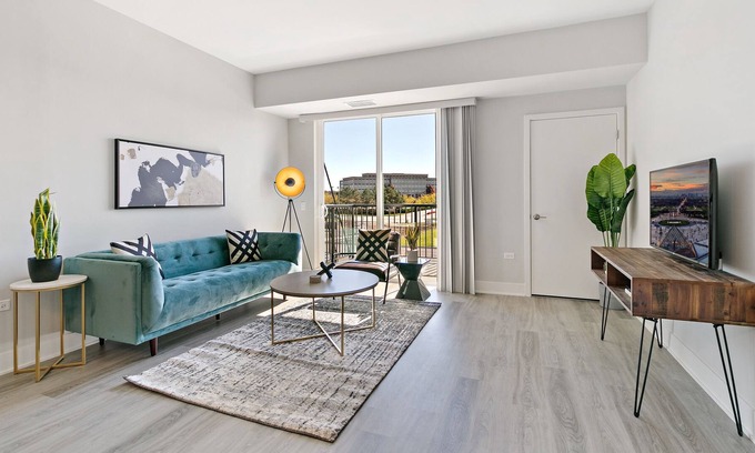 Warrenville Apartamento | WV1 Modern Living 1BR Apt w/ In-Unit Laundry