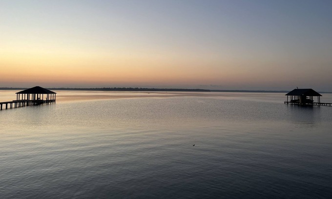 Lake Houston Casa | WWL Stunning LAKEFRONT 6-bedroom 4.5 bath home 34 minutes from Downtown