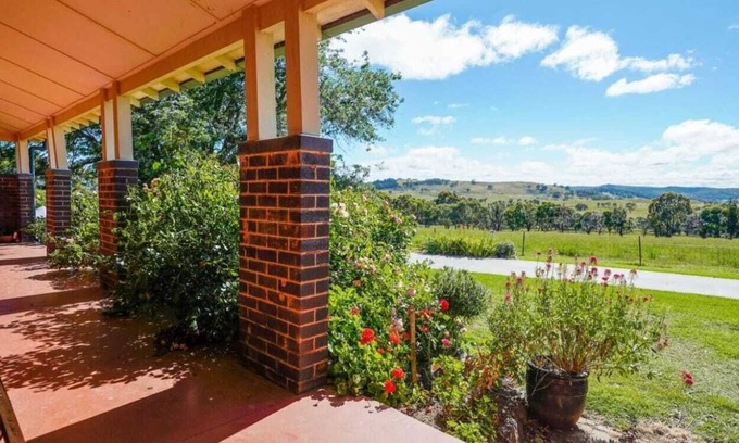 Orange Casa | 'Wyelba' - Peaceful Countryside Getaway, Sleeps 6