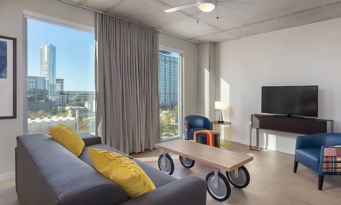 West End Complejo | Wyndham Austin Studio – Downtown Views, Rooftop Pool & Walkable Fun