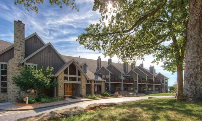 Hanover Condominio | Wyndham Galena Resort |2BR/2BA King Bed Balc Suite