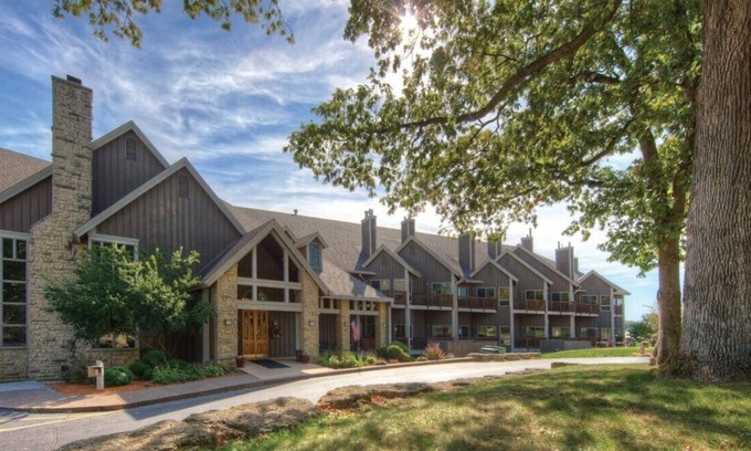 Hanover Condominio | Wyndham Galena Resort |2BR/2BA King Bed Balc Suite