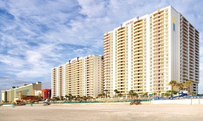 Daytona Beach Complejo | Wyndham Ocean Walk - 1 Bedroom Deluxe with a Balcony - Sleeps 4! Beach Resort