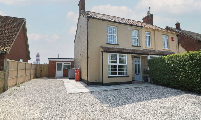 Irstead Casa | WYNGATE, pet friendly, with a garden in Happisburgh, East Anglia