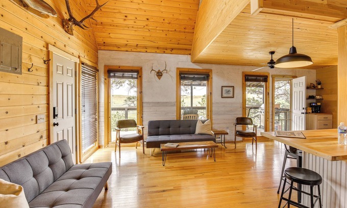 Glendo Cabina | Wyoming Cabin ~ 2 Mi to Glendo State Park!