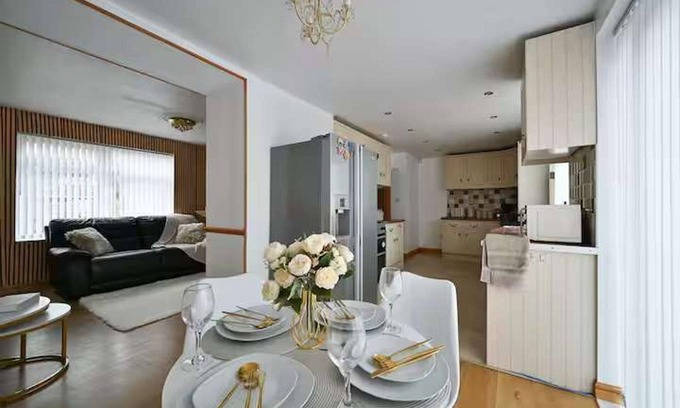 Broadheath Casa | Wythenshawe Greenbrow Retreat
