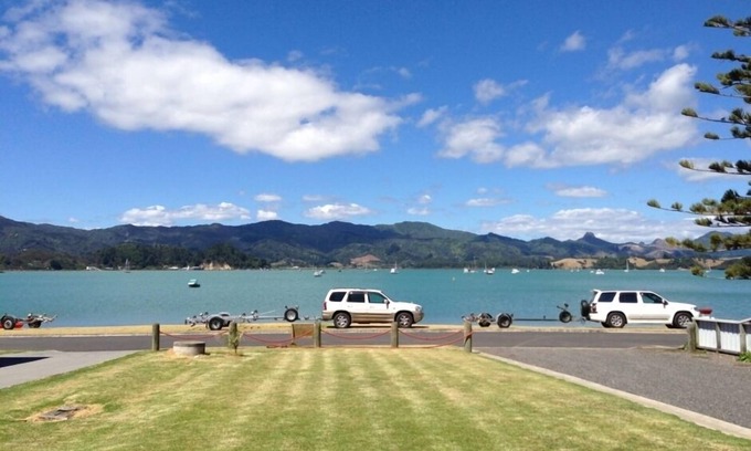 Coromandel Casa | Wyuna Bay Waterfront Bach - Coromandel Harbour