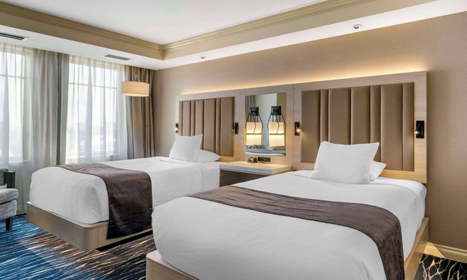 Punta Gorda Hotel | Wyvern Hotel, Ascend Hotel Collection