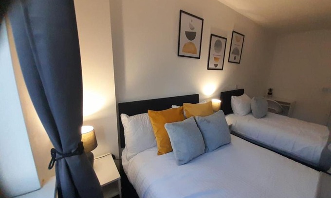 Broad Green Apartamento | X2 bed x2 bath balcony apartment
