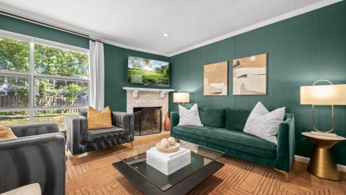 Seminary Hill Apartamento | Xcape to a Tranquil 4 Bedroom Retreat